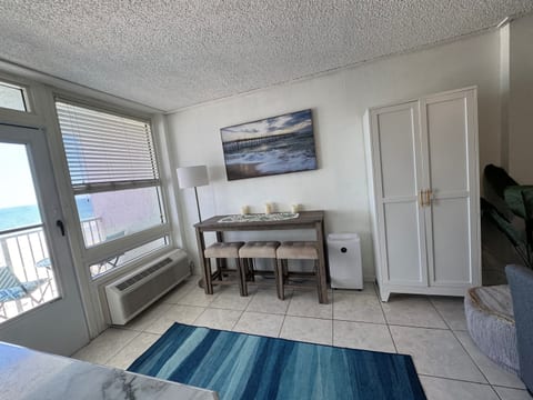 Direct ocean front view 1 bedroom 2 Pools Ocean Jewels
