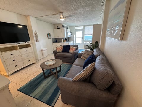 Direct ocean front view 1 bedroom 2 Pools Ocean Jewels