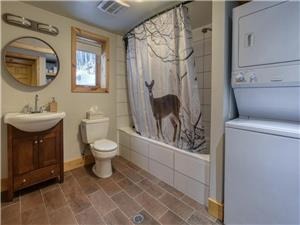 Enchanted Chalet with Hot Tub - Saint-Adolphe-d'Howard