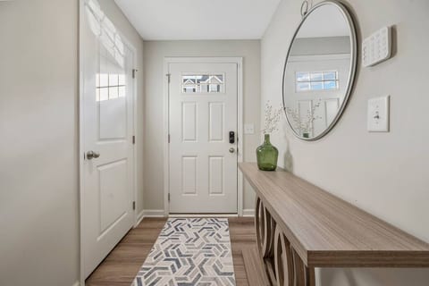 Lush 3BD/2.5BA, Pet-Friendly, Tranquil Retreat