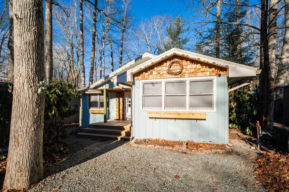 Gingerbread Cabin - Newland