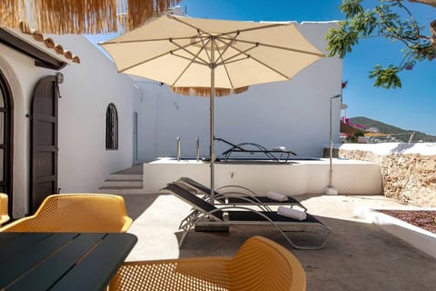 Stunning Finca pool walking distance Santa Eulalia