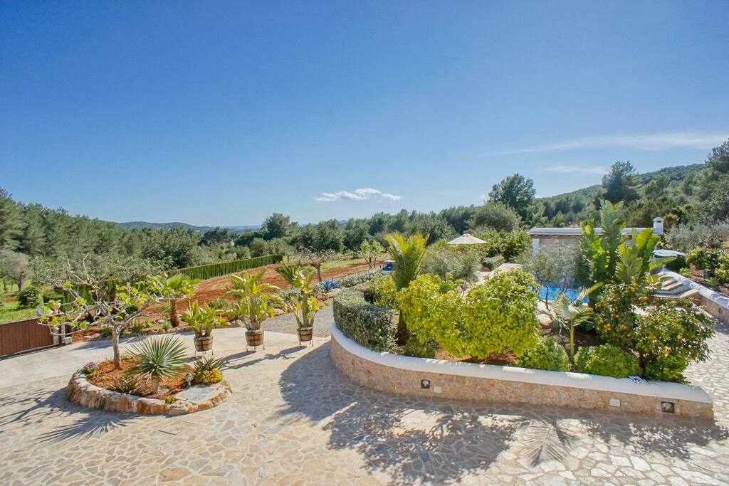 Driveway & pool - Santa Gertrudis Finca Can Xixu - Ibiza 10 Sleeps - Santa Eulària des Riu