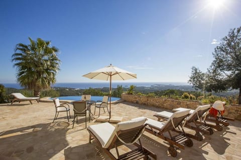 Panoramic Sea view Villa with infinity edge pool