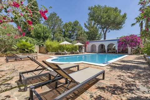 Bohemian Style Finca with tennis and 12 sleep