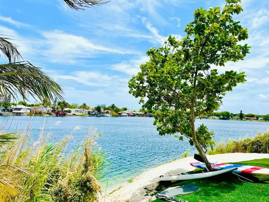 Private Beach by backyard Lake with paddle boards!