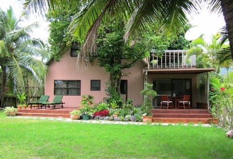 THE TREE HOUSE 1 BEDROOM FLAT