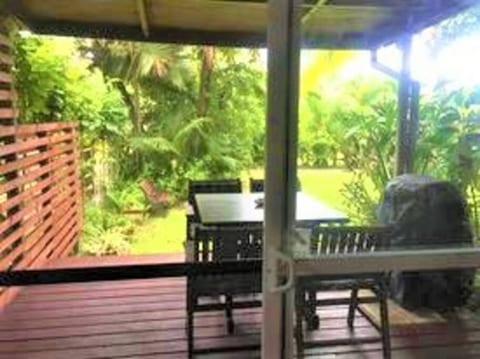 THE TREE HOUSE 1 BEDROOM FLAT