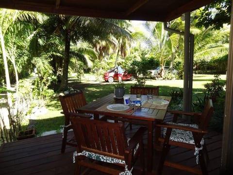 THE TREE HOUSE 1 BEDROOM FLAT