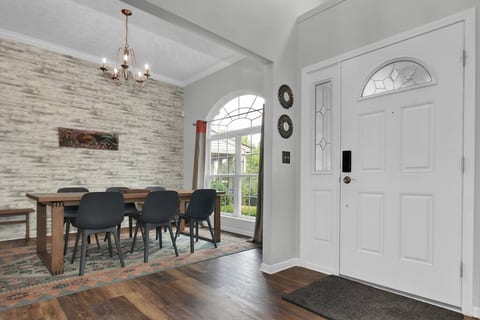 Spacious & Modern Home with everything you need!