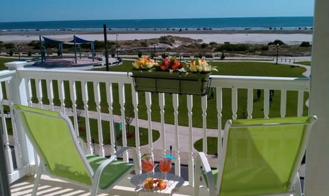 'Breath-taking' ocean/park views from Balcony!