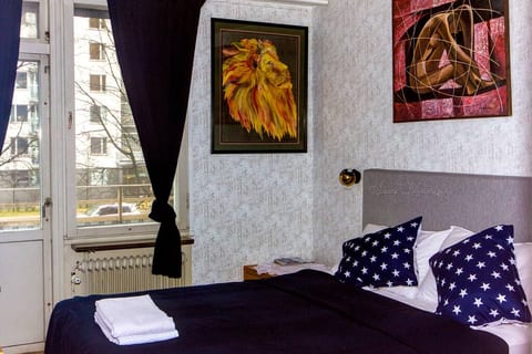 Private Room
King size bed