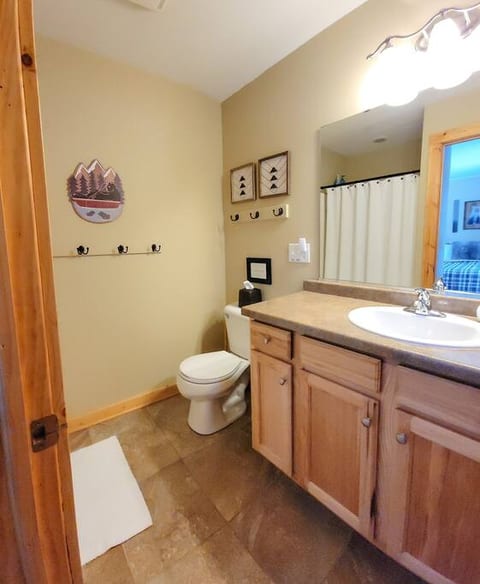 Lazy Bear on Lake Tomahawk - Dock Space Available