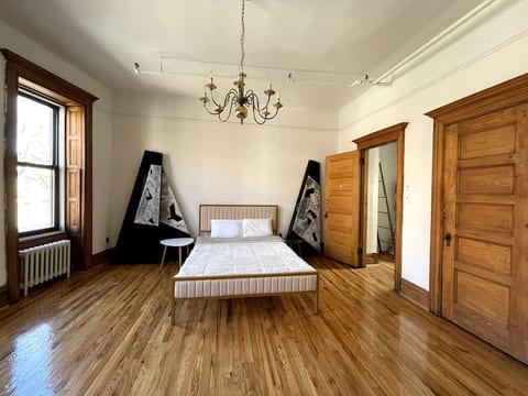 Deal! Cool unit in brownstone