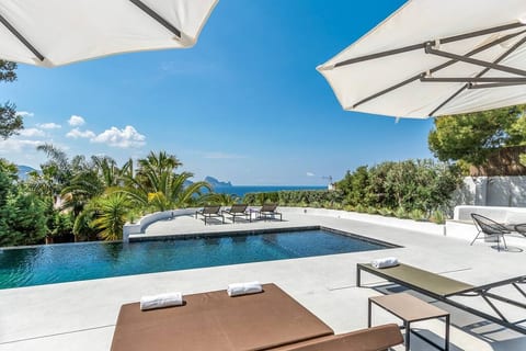 Can Sarmiento luxury villa located near beaches
