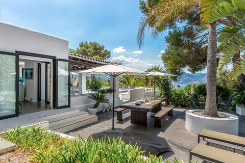 Can Sarmiento luxury villa located near beaches