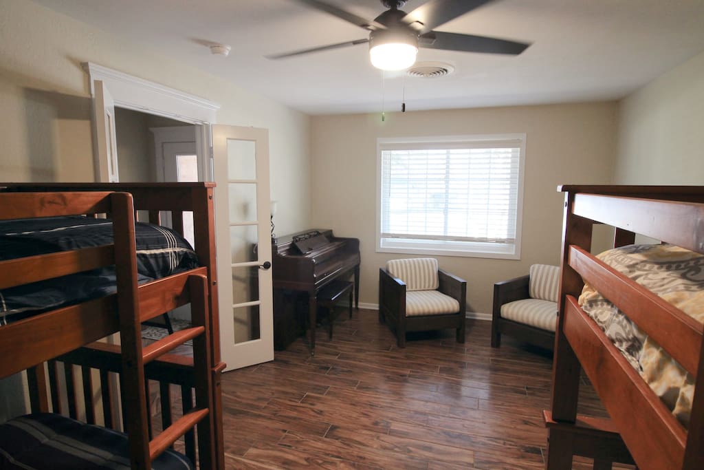 Cozy Aggieland Vacay
