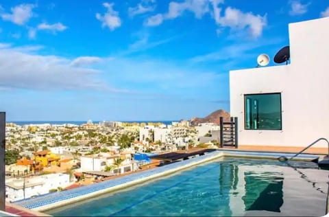 2 BR in Cabo. Minutes from DT, marina and beach. 