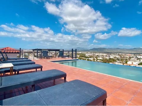 2 BR in Cabo. Minutes from DT, marina and beach. 