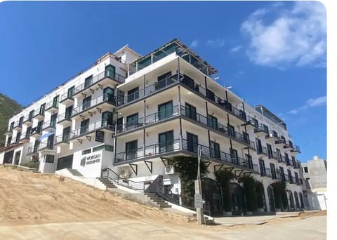 2 BR in Cabo. Minutes from DT, marina and beach. 
