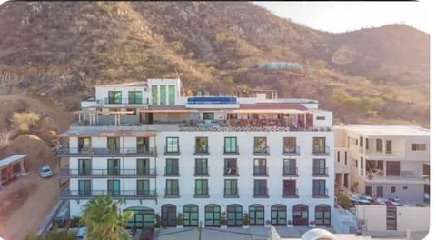 2 BR in Cabo. Minutes from DT, marina and beach. 