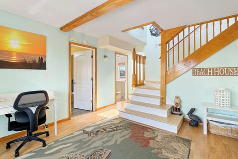 Amazing! Summer Shanty -ocean view, pool, hot tub, steps to beach, quiet street