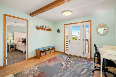 Amazing! Summer Shanty -ocean view, pool, hot tub, steps to beach, quiet street