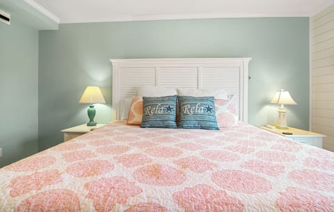 Amazing! Summer Shanty -ocean view, pool, hot tub, steps to beach, quiet street