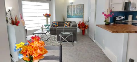 Sunny 2BR/2BA Oasis in GP - Your Perfect Getaway