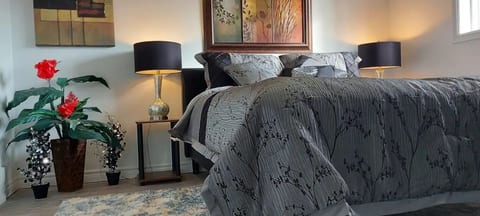Sunny 2BR/2BA Oasis in GP - Your Perfect Getaway