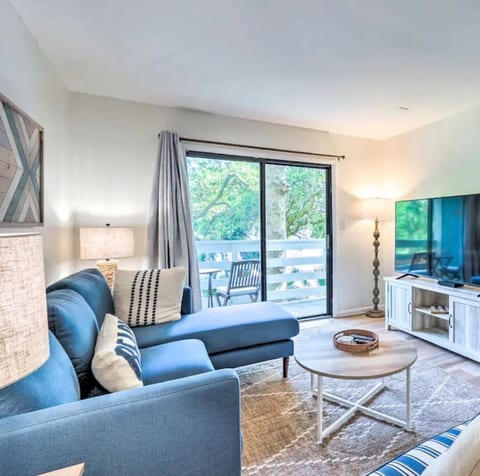 New Listing Fiddlers Cove
Walk to the Private Beach