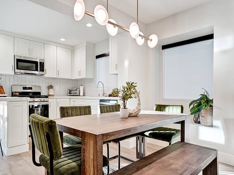 Absolutely Gorgeous Renovated Home 5mi to Disney