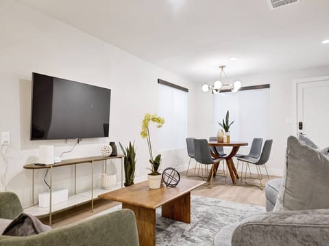 Stunning & Newly Remodeled Close to Disney