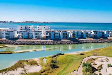 Costa Divina Golf/Beachfront 1 KingBed-oceanview