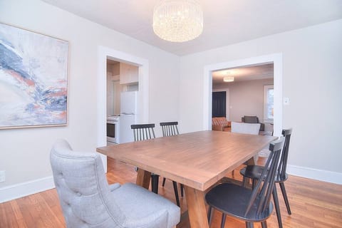 10 min Walk to Uptown Shelby, Historic, parking!