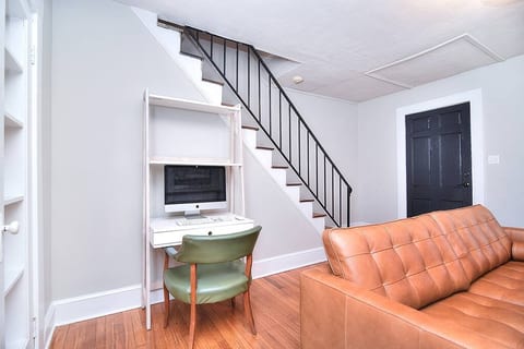 10 min Walk to Uptown Shelby, Historic, parking!