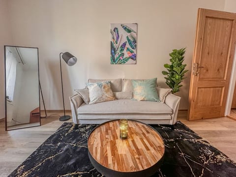 NEW Central & Charming Residence 3min from River