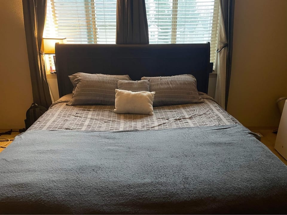 Large Private Room - Puyallup