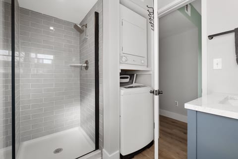 3rd Full bath with washer/dryer