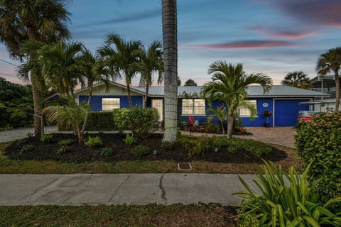 Gorgeous Beach Home with heated pool  