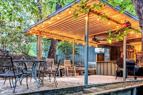 Outdoor bar & grill, refrigerator, sink with granite countertops.

32" smart TV