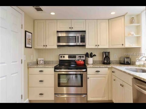 Heart of Harbour Town - Beach | Pool | Golf | 2BR/2.5BA - Pool Access