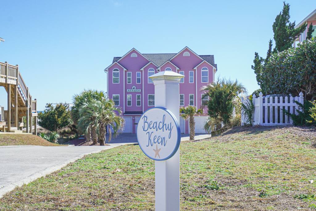 Gorgeous 7BR Oceanfront home - steps to the beach! - Emerald Isle