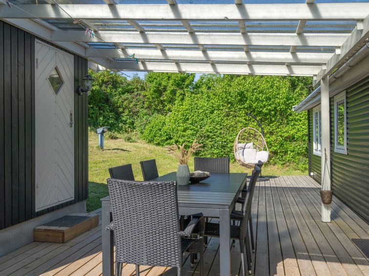 felis-75m-from-the-sea/