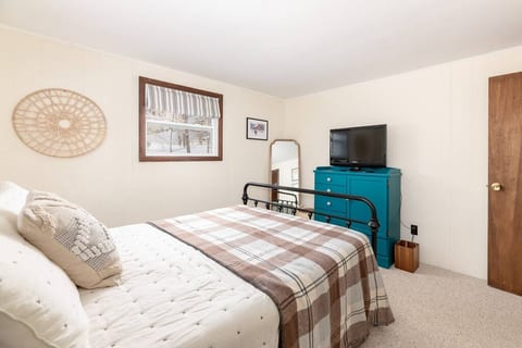 New - Hickory Hideaway Chalet - Gilford, NH