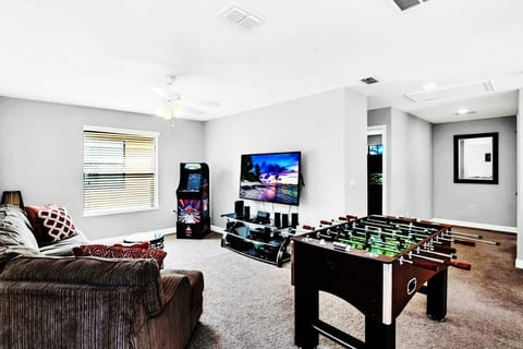 sleeps 14 updated pool spa arcade game Bookit!