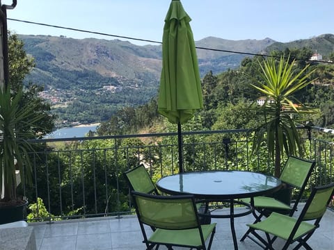 Vistas rio e serra - T2 -Gerês -Casa de Casarelhos