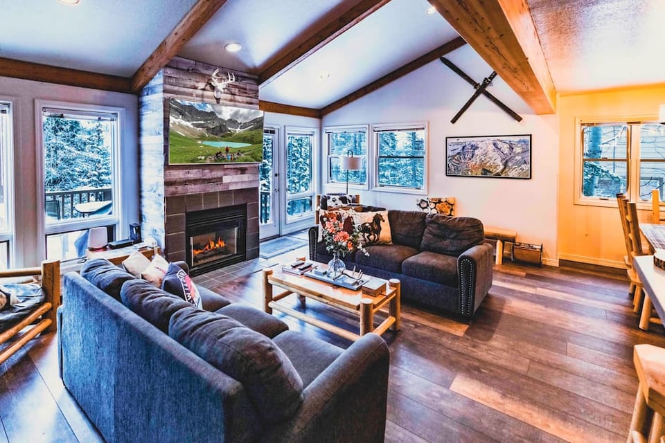 The Caribou Getaway - Slopeside Ski In/Out Home - Whitefish