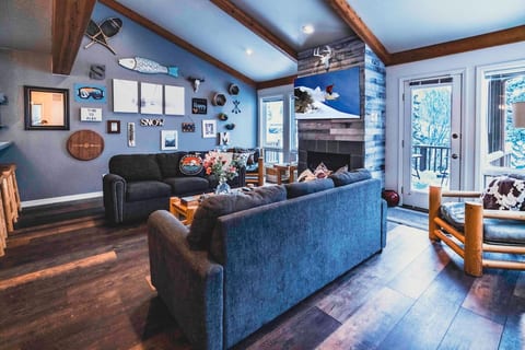 The Caribou Getaway - Slopeside Ski In/Out Home