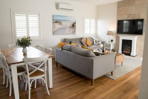 Hampton's beachside stay at Umina Beach,